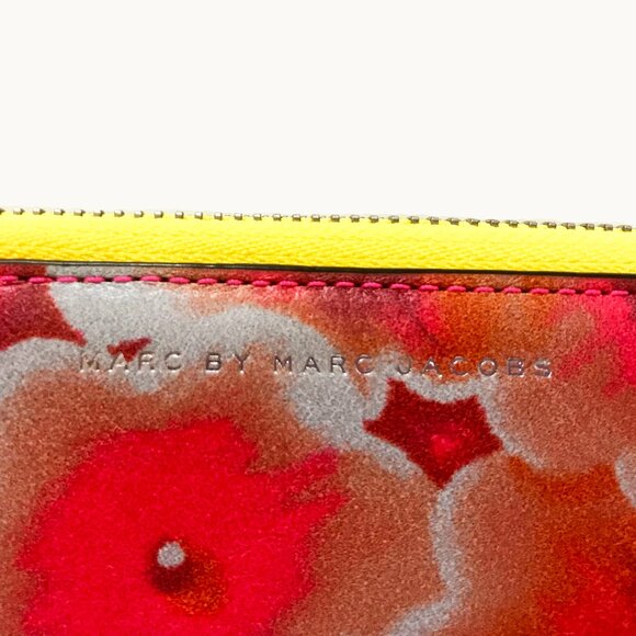 Marc by Marc Jacobs Knockout Pink Multi-color Wristlet - Picture 2 of 6